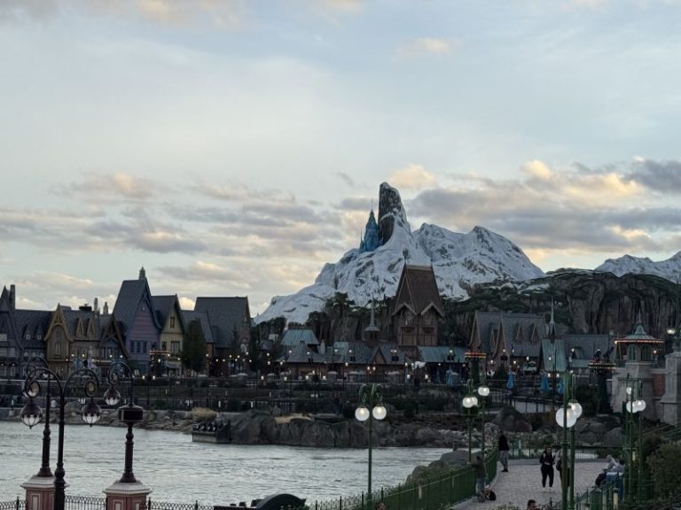 Disneyland Paris World of Frozen